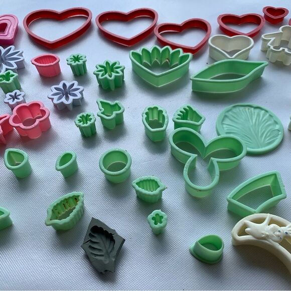 Fondant & Cookie Cutters Plastic Various Sizes Shapes Flowers Hearts Baking - Picture 4 of 6